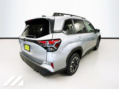 Used 2026 Subaru Forester Premium AWD/4WD image 5