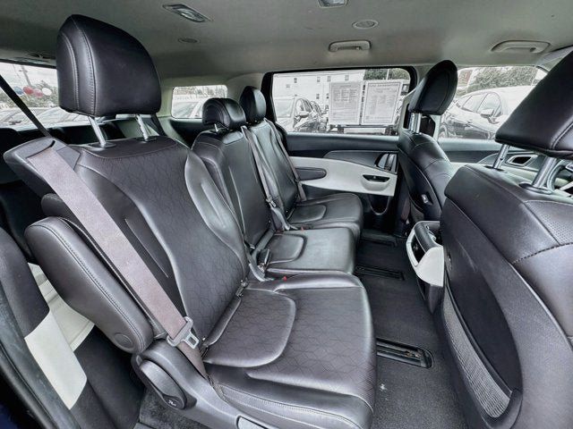 Used 2024 Kia Carnival LX FWD image 27