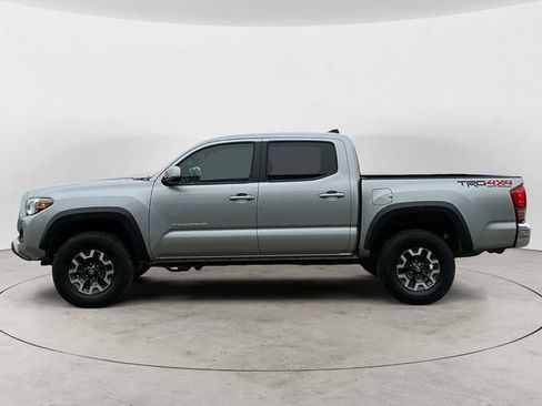 Used 2017 Toyota Tacoma TRD Off-Road w/ Tow Package (A/T) image 2