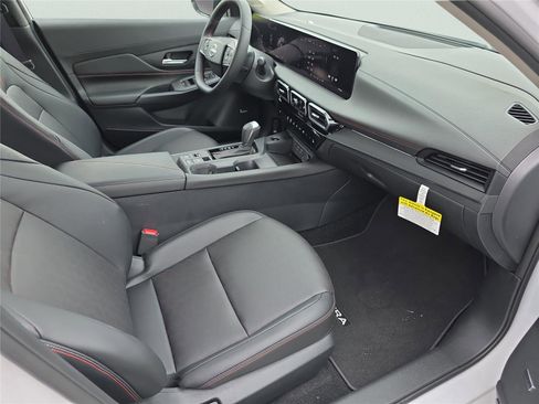 New 2026 Nissan Sentra SR w/ SR Premium Package FWD image 32
