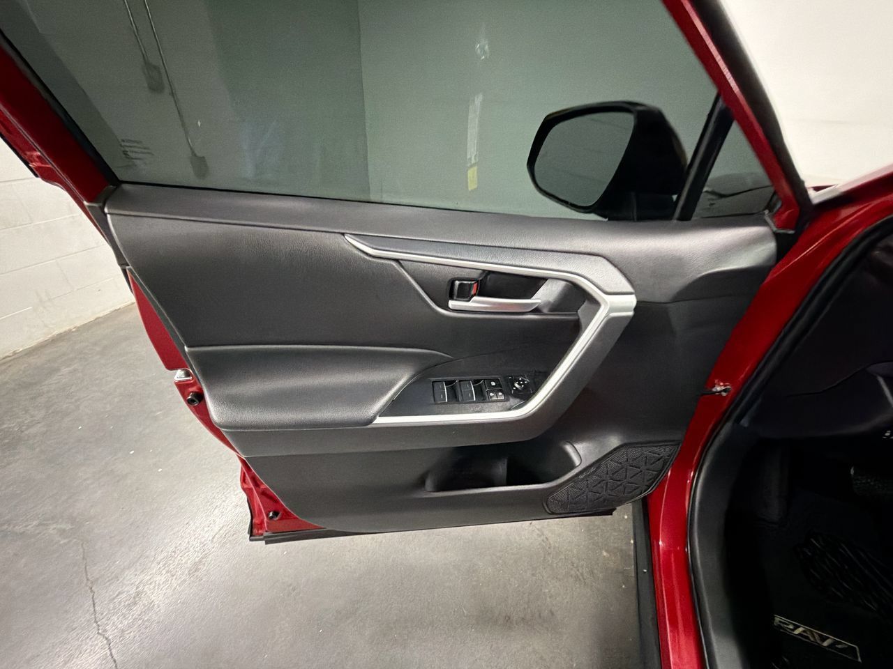 Used 2025 Toyota RAV4 XLE Premium FWD image 22