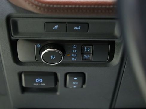 Used 2023 Ford Expedition Limited image 26