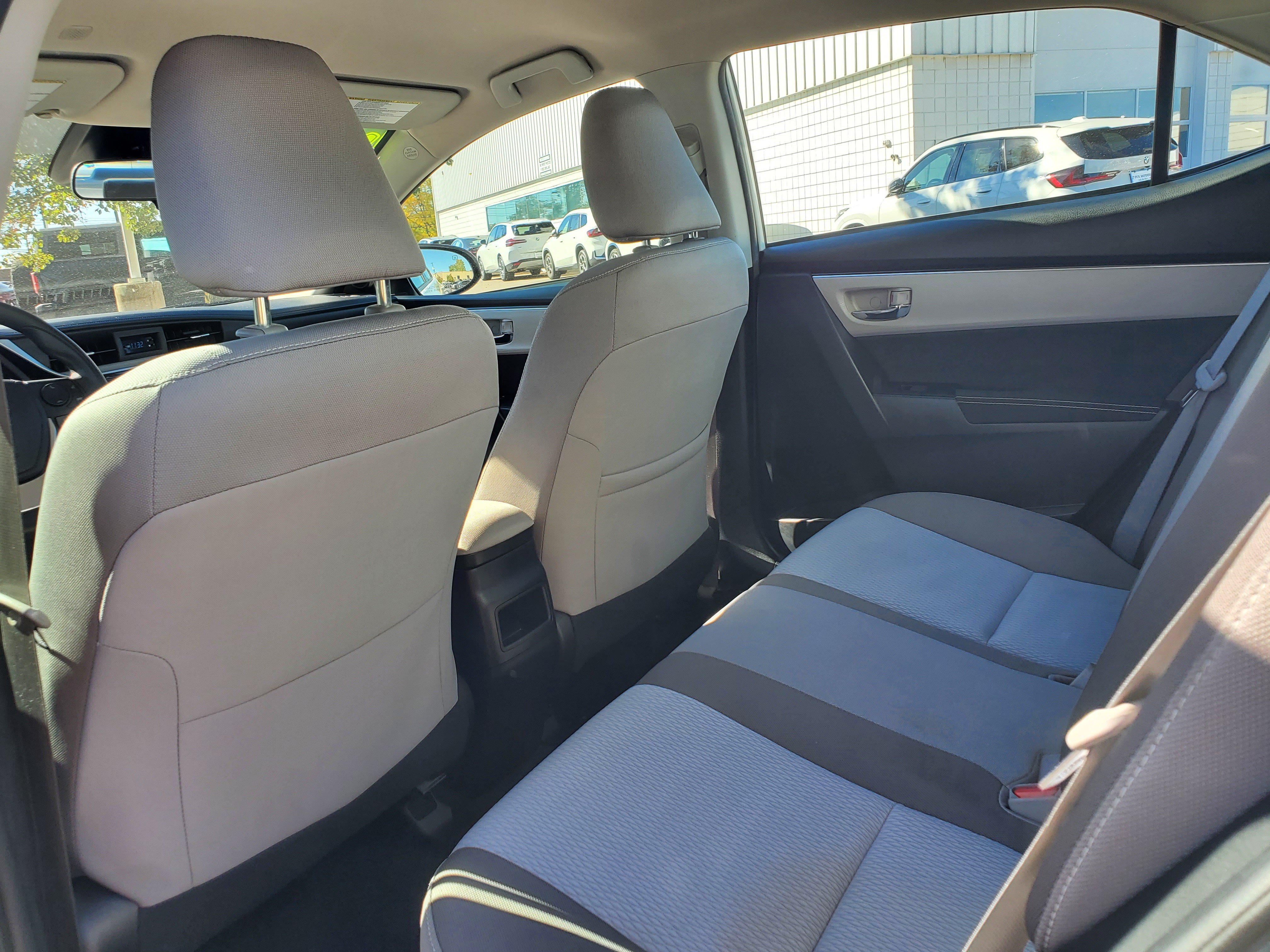 Used 2018 Toyota Corolla LE FWD image 29