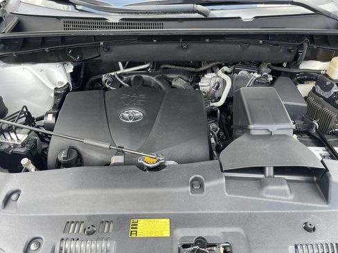 Used 2017 Toyota Highlander Limited AWD/4WD image 16