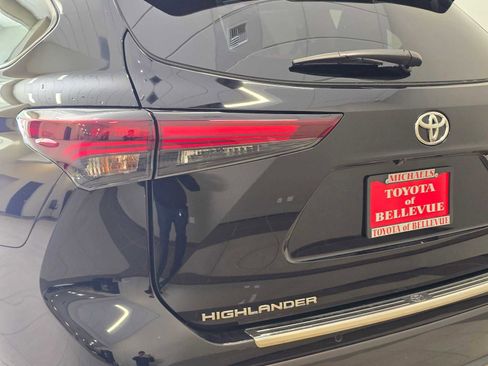 Certified 2026 Toyota Highlander Limited AWD/4WD image 7