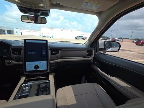 Used 2024 Ford Expedition Max Limited RWD image 16