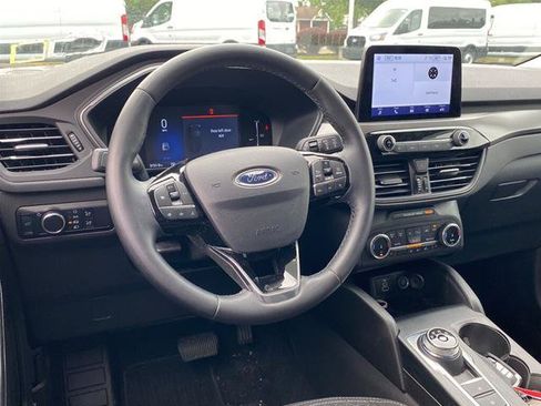 Certified 2025 Ford Escape Active w/ Cold Weather Package AWD/4WD image 3