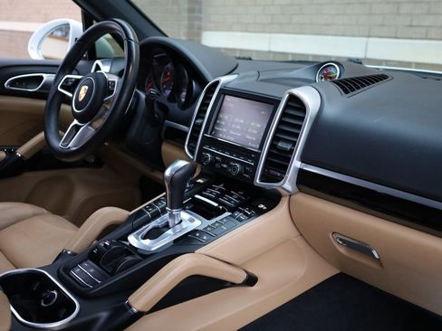 Used 2016 Porsche Cayenne image 24