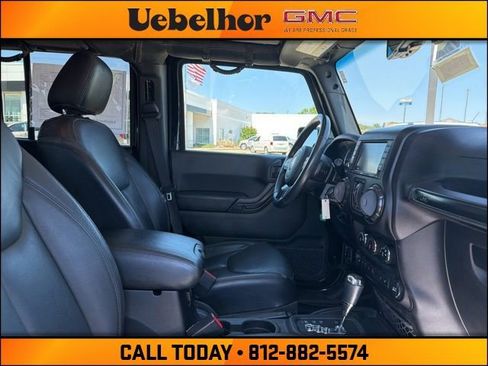 Used 2017 Jeep Wrangler Unlimited Sahara AWD/4WD image 2