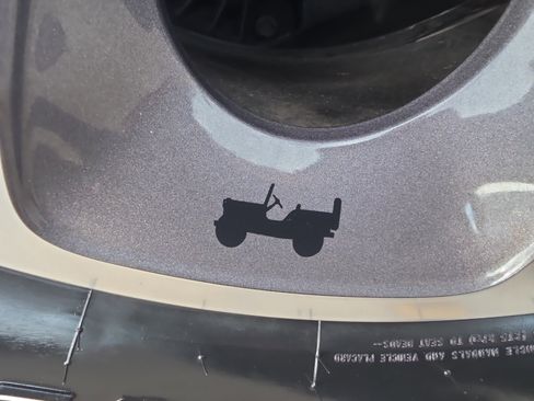 Used 2017 Jeep Wrangler Sahara w/ Connectivity Group image 20