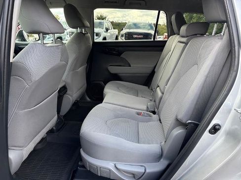 Used 2022 Toyota Highlander LE image 8