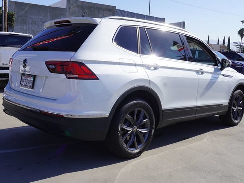 Used 2023 Volkswagen Tiguan SE FWD image 3