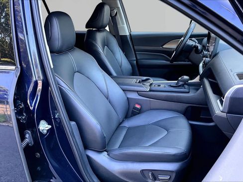 Used 2025 Toyota Grand Highlander FWD image 9