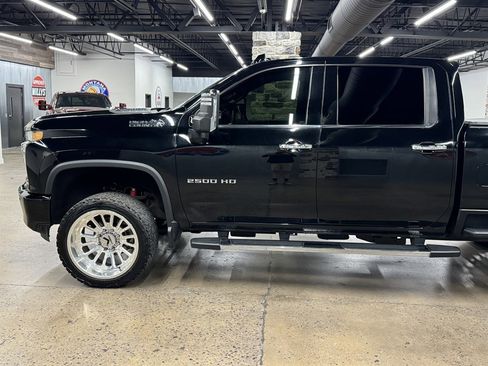 Used 2020 Chevrolet Silverado 2500 High Country w/ Z71 Off-Road Package image 5