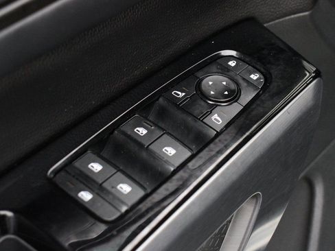 Used 2024 Nissan Pathfinder SL w/ SL Premium Package image 17