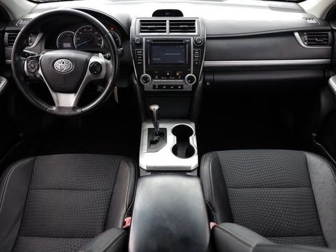 Used 2014 Toyota Camry SE FWD image 2