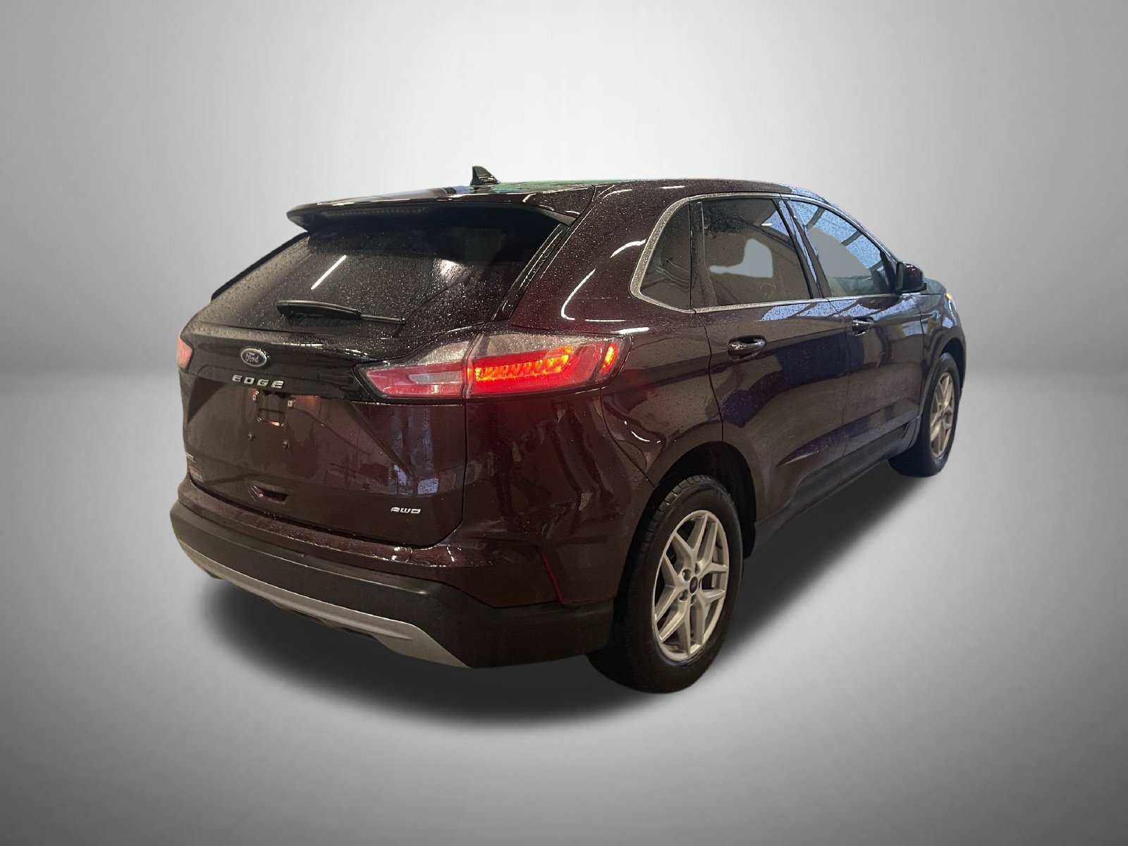 Used 2024 Ford Edge SEL w/ Convenience Package AWD/4WD image 3