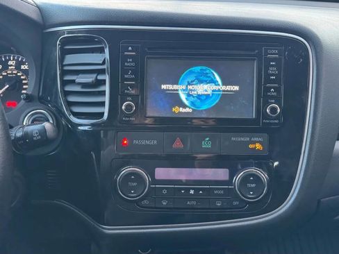 Used 2016 Mitsubishi Outlander SEL image 30