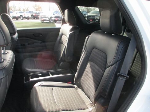 Used 2025 Nissan Pathfinder Rock Creek image 17