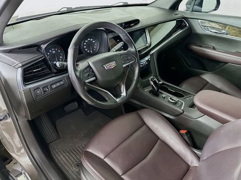 Used 2020 Cadillac XT6 Premium Luxury FWD image 2