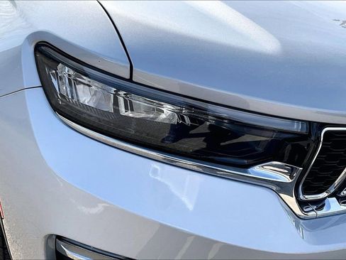 Used 2023 Jeep Grand Cherokee Limited image 29