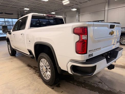 Used 2023 Chevrolet Silverado 3500 High Country image 5