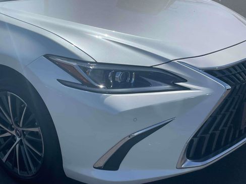 Used 2023 Lexus ES 250 w/ Premium Package AWD/4WD image 8