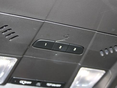 Used 2023 Buick Enclave Essence image 45