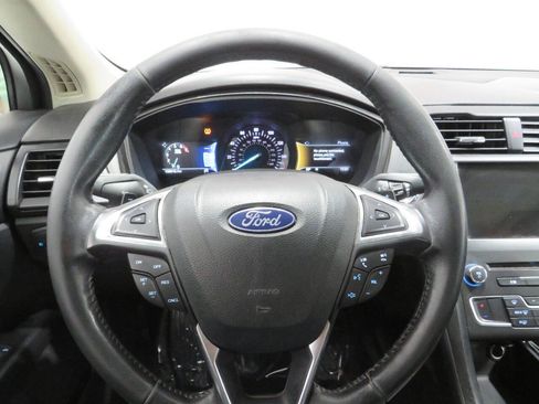 Used 2018 Ford Fusion SE w/ Equipment Group 201A FWD image 15