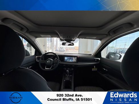 New 2025 Nissan Kicks SV w/ SV Premium Package AWD/4WD image 18