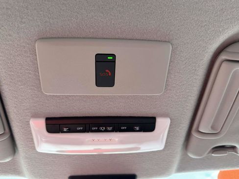 Used 2023 Nissan Kicks SR w/ SR Premium Package image 36