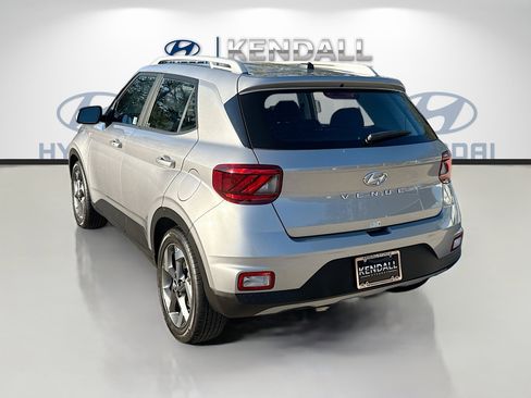 Used 2024 Hyundai Venue SEL image 4