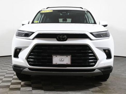Used 2024 Toyota Grand Highlander AWD image 10