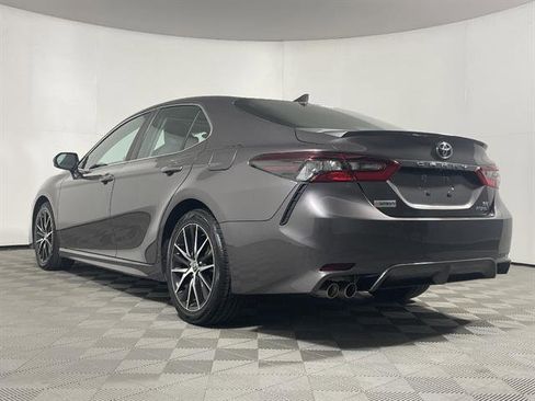 Used 2022 Toyota Camry SE w/ Cold Weather Package FWD image 6