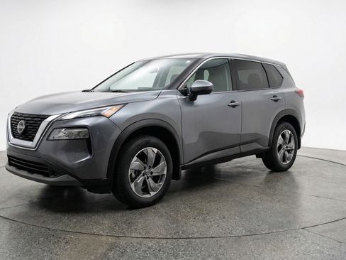 Used 2025 Nissan Rogue SV image 3