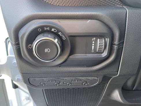 Used 2024 Jeep Wrangler Unlimited Rubicon image 10