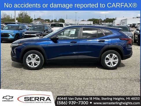 Used 2024 Chevrolet Trax LS w/ Driver Confidence Package FWD image 2