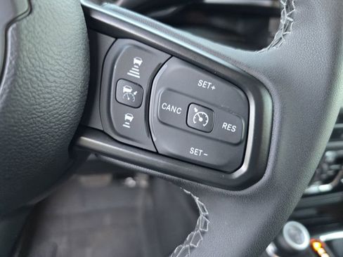 Used 2025 Jeep Gladiator Sport image 17