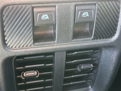 Used 2025 Ford Bronco Badlands image 24