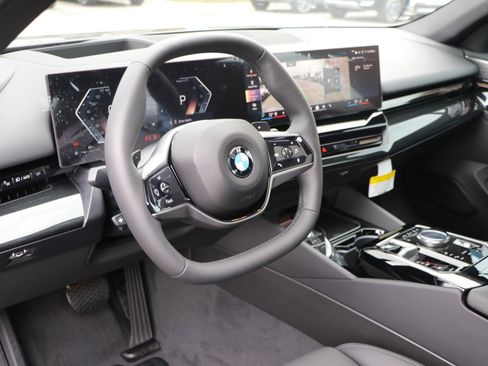 Certified 2025 BMW 530i 530i w/ Premium Package image 14