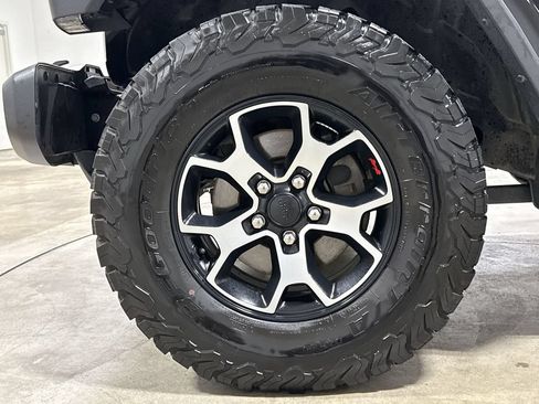 Used 2020 Jeep Wrangler Unlimited Sahara AWD/4WD image 27
