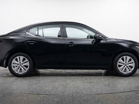 Used 2025 Nissan Sentra S FWD image 11