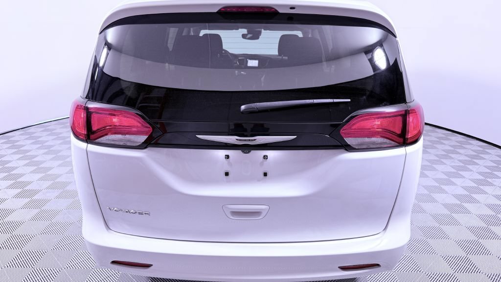 Used 2023 Chrysler Voyager LX FWD image 4