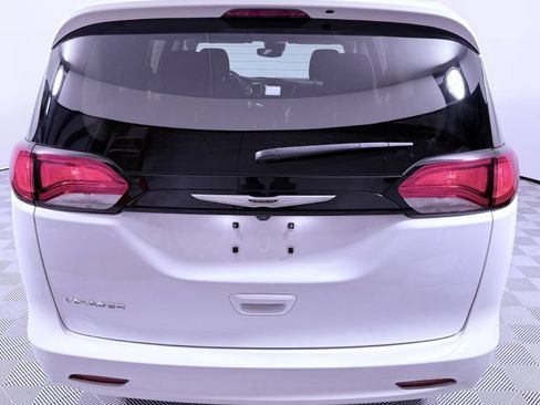 Used 2023 Chrysler Voyager LX FWD image 4