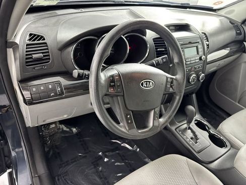 Used 2012 Kia Sorento LX w/ Third Row Pkg FWD image 21