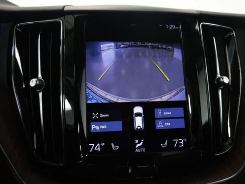 Used 2021 Volvo XC60 T6 Momentum image 29