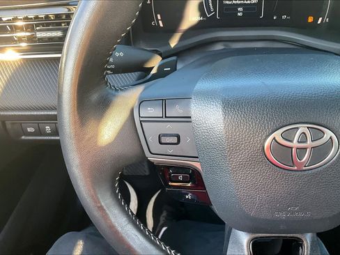 Used 2025 Toyota Camry SE w/ Convenience Package FWD image 24