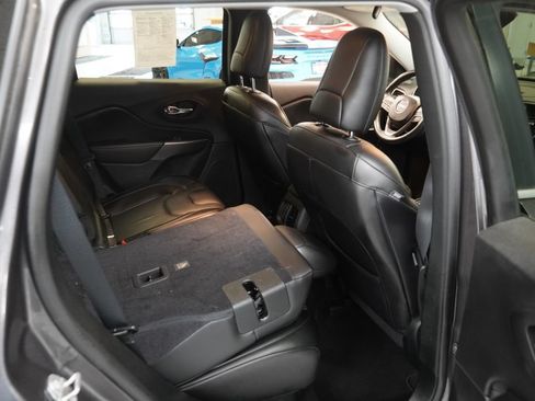 Used 2019 Jeep Cherokee Limited AWD/4WD image 19