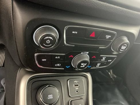 Used 2019 Jeep Compass Latitude AWD/4WD image 30