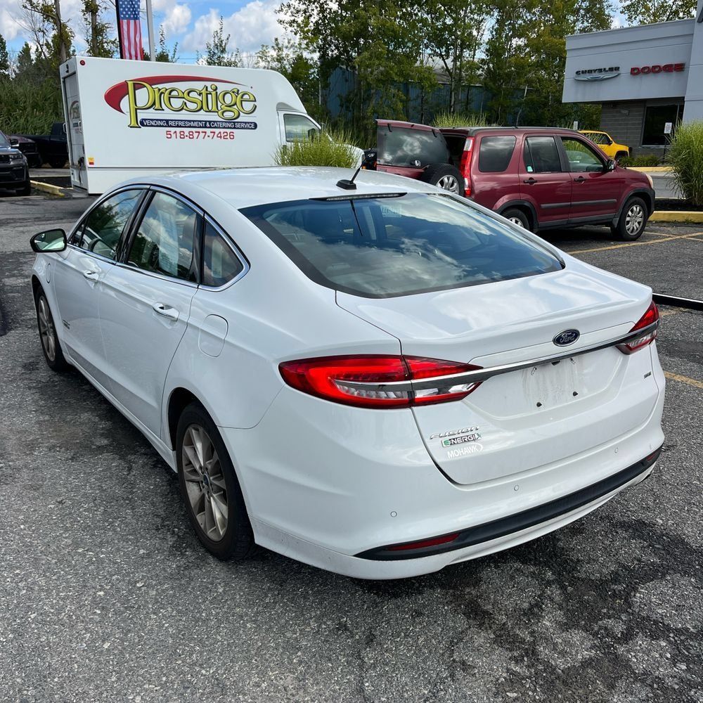 Used 2017 Ford Fusion Energi SE FWD image 4
